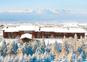 【滑雪预售】望·长白鲁能美憬阁精选酒店1-2晚+滑雪套餐+地中海温泉+UTV+次日早餐+长白山机场接送机