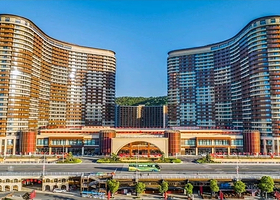 【错峰出游】太湖龙之梦古镇大酒店1晚+双人龙之梦国际大马戏/动物世界步行区/冰雪世界滑雪票/太湖古镇+双早