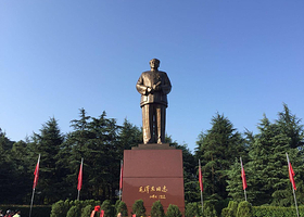 毛泽东同志故居+毛主席铜像广场+刘少奇故居一日游【16人小团 送耳麦】