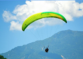 重庆极海-南山南滑翔伞基地一日游【南山南滑翔伞飞行体验(赠送运动相机视频）】