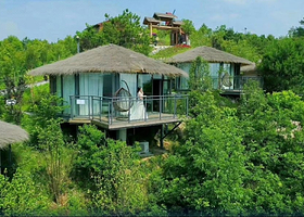 【酒店套餐】英山养心苑/华美达/九龙湾/花海里酒店1晚（含早）+四季花海门票+花乐汤门票