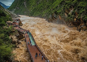 丽江拉市海+虎跳峡(香格里拉段)+拉市海骑马+拉市海湿地公园一日游【6人小团纯玩茶马古道骑马香格里拉虎跳峡】