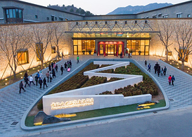 【景区内C位五钻】北京古北水镇古北之光温泉酒店1晚+2日畅玩古北水镇&景区内电瓶车+司马台长城+温泉+风味餐