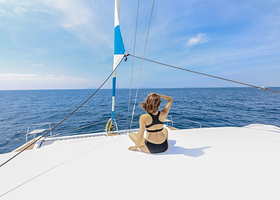 【玩嗨水上项目 中文导游】普吉岛一日游 豪华帆船出海皇帝岛珊瑚岛 可选合金快艇 酒店接送+午餐+浮潜