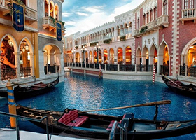 大连大连星海广场+棒棰岛+东方威尼斯水城+渔人码头+小平岛景区+大连滨海路一日游【含帆船出海喂海鸥多种套餐】