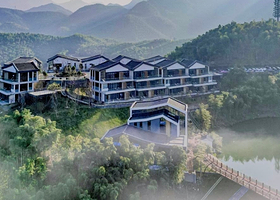 【生态野奢酒店】云上草原半山隐竹酒店+双早，可加双人云上草原2日票含索道或双人熊猫部落探险乐园或云上草原滑雪场