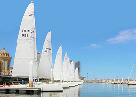 大连东港帆船航海+东方威尼斯水城+棒棰岛+渔人码头+星海湾跨海大桥一日游【精致6人团 AB线可选 海鲜特色餐】