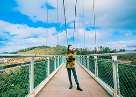 婺源篁岭+思溪延村+彩虹桥+灵岩洞+严田古樟二日游【中午出发•赏特色屋顶晒秋+奇特溶洞+导游陪同讲解+纯玩】