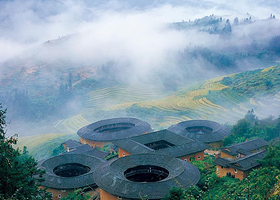 福建土楼(南靖)景区+云水谣古镇+田螺坑土楼群一日游【可选6-8人小团+往返接送+门票+云田双景区天天发团】