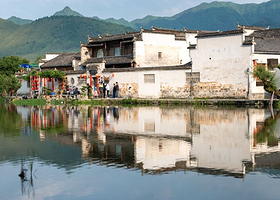 市区发班宏村景区+西递一日游，市区上门接，可选宏村早/晚16人小团半日游