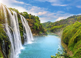贵阳黄果树景区+荔波小七孔景区+西江千户苗寨+梵净山六日游【精华景点全包含 吃特色餐住吊脚楼 可选29人团】