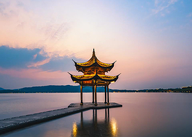 杭州西湖+西湖游船+雷峰塔+灵隐寺一日游【私家团·独立成团·单独车导·当地导游·上门接送·包车游】