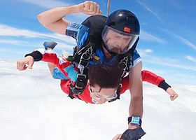 千岛湖高空跳伞一日游【高空跳伞 /刺激体验 /官方直营/专业教练/湖景跳伞】