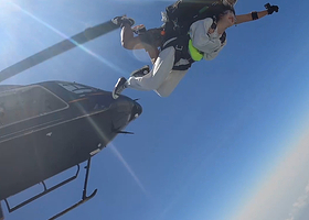 深圳金沙湾直升机海景跳伞基地一日游【跳伞/专业教练/高空跳伞/极限运动】