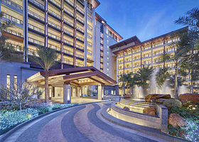 【错峰大促】龙门富力希尔顿度假酒店1晚+畅享主题温泉或海鲜自助晚餐套餐+户外泳池+河畔皮划艇/射箭/小火车巡游