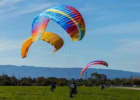 惠州大亚湾羽人滑翔伞飞行基地+小径湾滑翔伞基地一日游【惠州小鹰嘴/小径湾滑翔伞/专业教练/极限运动】