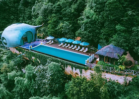 【错峰出游】郴州莽山森林温泉度假酒店1晚+双人无限次莽山森林温泉&无边泳池+双人早餐+双人美食套餐+燕子岩门票