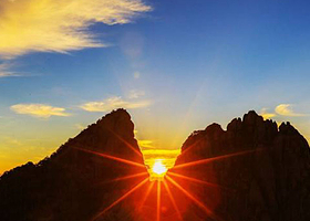 黄山风景区+宏村+西递四日游【慢游古徽州•住山顶观日出•行程不将就•免费接送机•导游陪同上山•纯玩团】