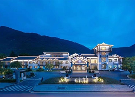 【酒店套餐】张家界专家村阳光庭院酒店+2张张家界森林公园/大峡谷玻璃桥/魅力湘西演出/千古情演出/天门山门票