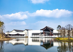 【酒店套餐】天鹅湖度假酒店+2人沔阳小镇门票+双早+2人飞车表演票