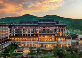 【乐园3日不限次畅玩】济南融创施柏阁酒店高级山景阳台房1晚+双早+双人融创海世界/融创乐园3日不限次  2选1