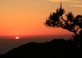 庐山风景名胜区二日游【九江市区上门接•住山顶准4星酒店•观三叠泉+主景区•赏日出日落•纯玩团】