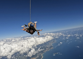 海南万宁神州半岛海景高空跳伞基地【直升机高空观光跳伞/教练一带一体验】