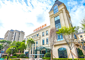 【酒店套餐】古滇度假酒店1晚（套房）+2日七彩云南欢乐世界无限次畅玩门票2张+酒店早餐2人