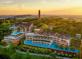 【金秋畅享】五钻酒店★广州莲花山粤海村酒店1晚+早餐+双人无限次畅游莲花山+可加订莲花美食套餐（午餐或晚餐）