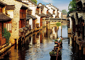 晚发班 杭州出发 纯玩乌镇+西塘一日游 中心城区上门接 全程导游