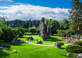 昆明石林风景区+九乡一日游【（独立VIP团 时间自己定 独立车出游-三环内市区上门接送-不拼其他游客）】