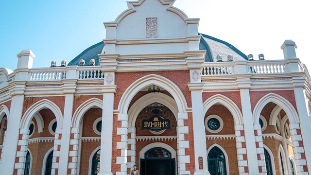 郑州建业电影小镇一日游【许昌出发,人多可定制w】,一日游门票,去哪儿