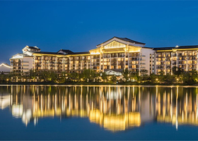 【酒店套餐】住无锡融创施柏阁酒店湖景家庭房+双人无锡融创海世界/融创乐园欢乐套票/热雪奇迹滑雪/三国城任选