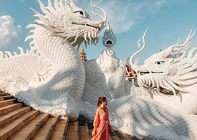 清迈白庙+蓝庙+黑庙+长颈族村一日游【CocoRun·9-12人小团/中文导游/自助午餐】