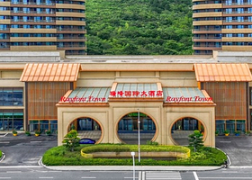 【错峰出游】龙之梦瑞峰国际大酒店1晚+双人龙之梦国际大马戏/动物世界步行区/冰雪世界滑雪票/太湖古镇+双早