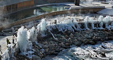 康定雅谷林卡温泉度假村