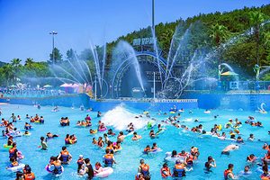 嬉戏海水上乐园