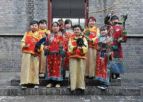 平遥龙在天袖珍人皮影艺术团