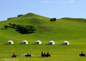 乌兰布统草原宇航马场