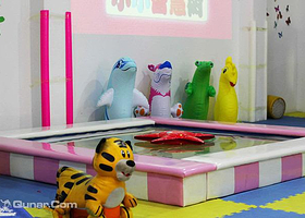 七彩童年儿童乐园