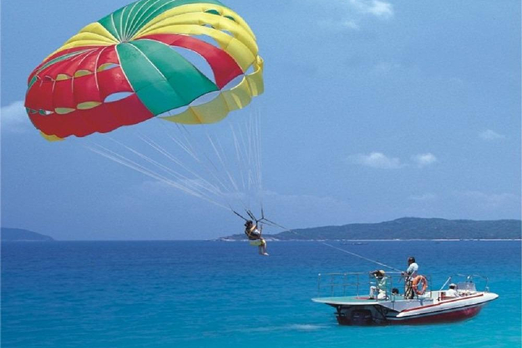 凤凰岛德贝水上运动中心游轮