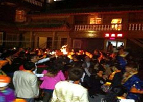 黄哈达之家藏羌烤羊晚会