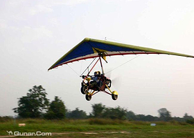 清迈冲上云霄滑翔机