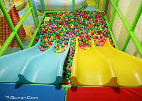 七彩泡池儿童乐园（东城银座店）