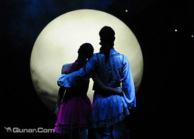 腾格里塔拉剧院酒楼