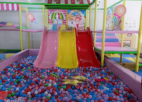 小脚丫儿童主题游乐场