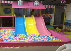 孩儿玩动漫儿童乐园