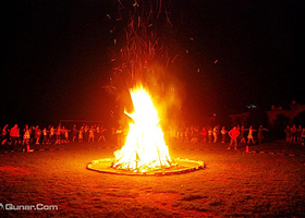 兴龙园魅力镇远篝火晚会