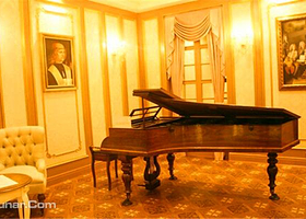 橘子洲古董钢琴博物馆