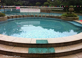 棠湖柏林小镇游泳池